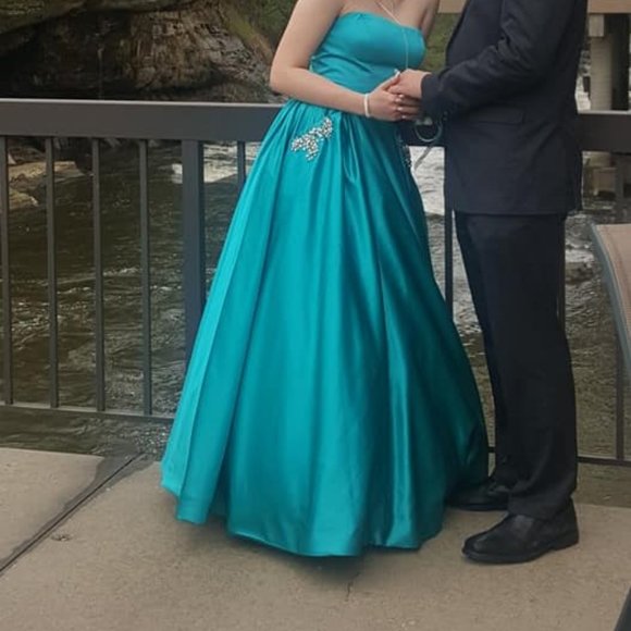 Sherri Hill Dresses & Skirts - Beautiful Sherri Hill Prom Dress-Size 8